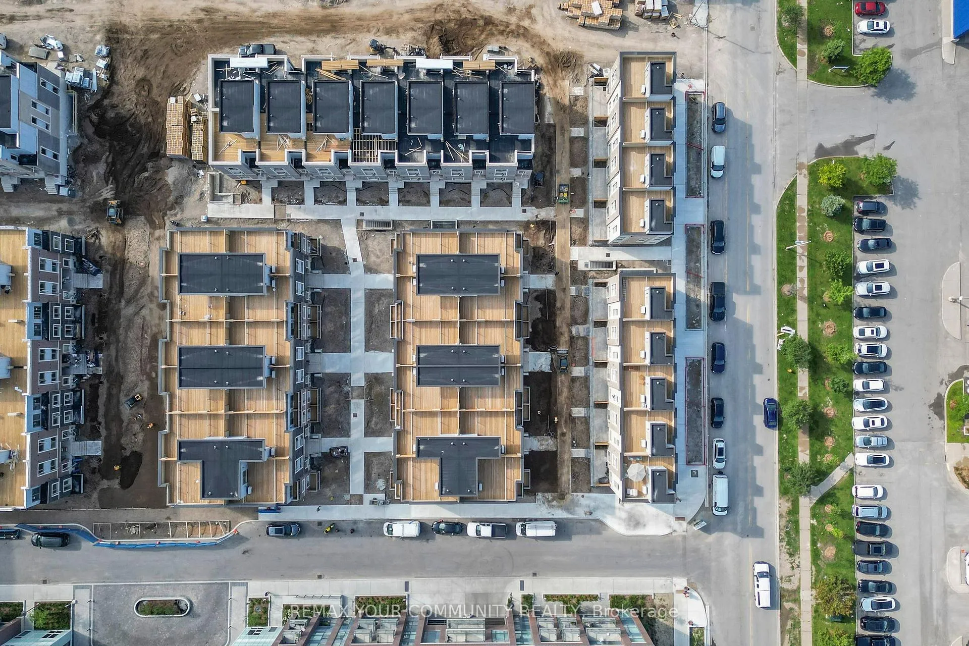 Photo 35 of Unit 20, 11 Honeycrisp Crescent, Vaughan, Concord — HOMEH