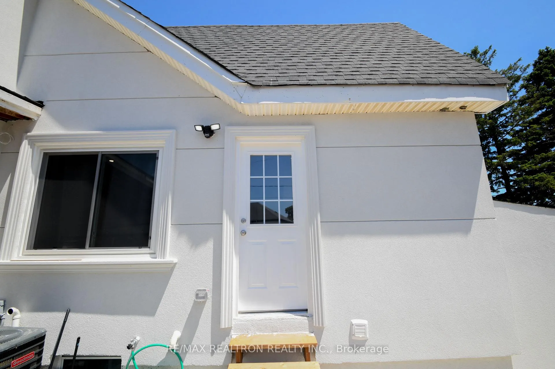 Photo 2 of 110 Mintern Avenue, Brantford, Eagle Place East — HOMEH