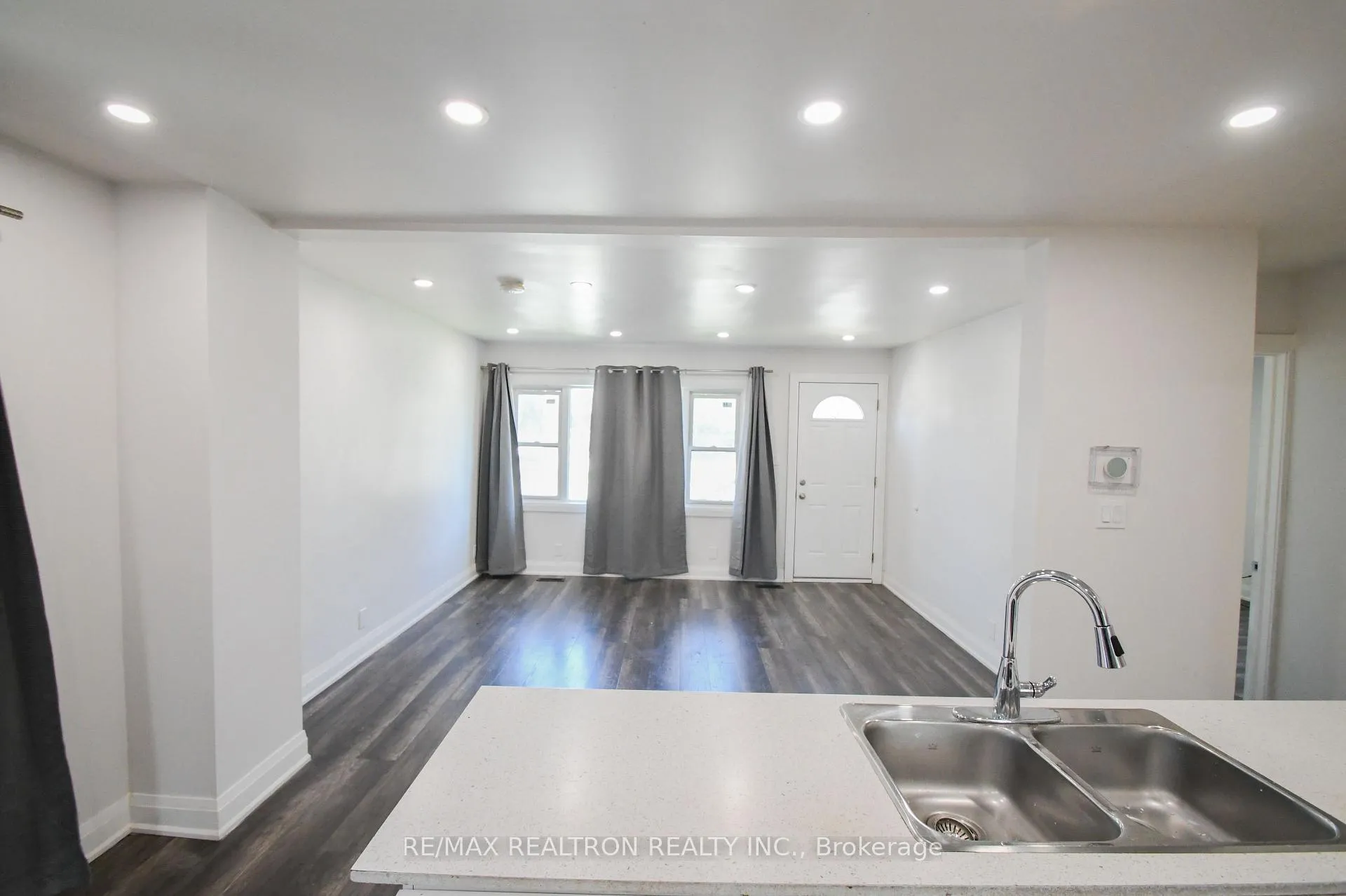 Photo 4 of 110 Mintern Avenue, Brantford, Eagle Place East — HOMEH