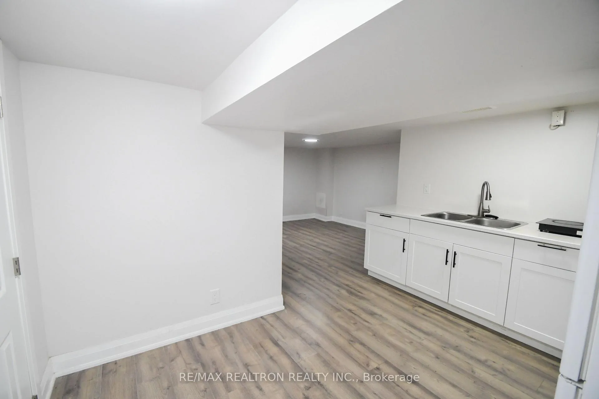 Photo 5 of 110 Mintern Avenue, Brantford, Eagle Place East — HOMEH