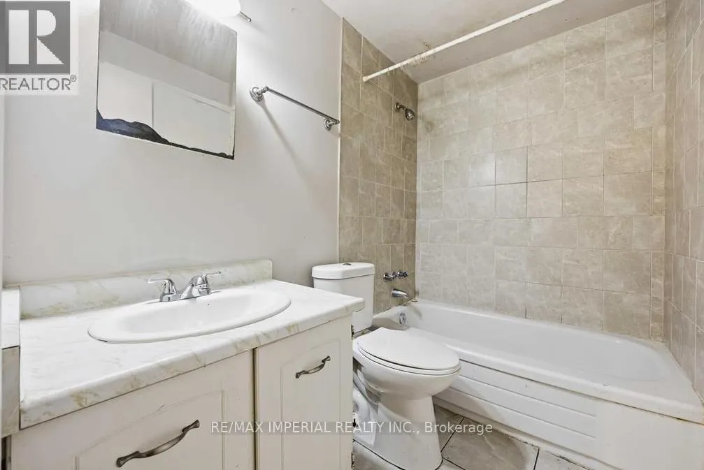 Photo 8 of Unit 301, 42 Hampton Avenue, Sarnia — HOMEH
