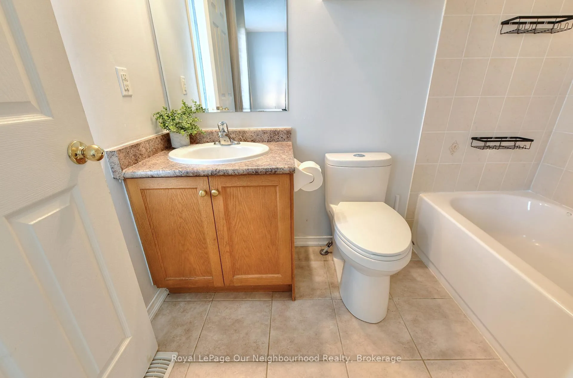 Photo 11 of 114 Barnham Street, Ajax, Central East — HOMEH