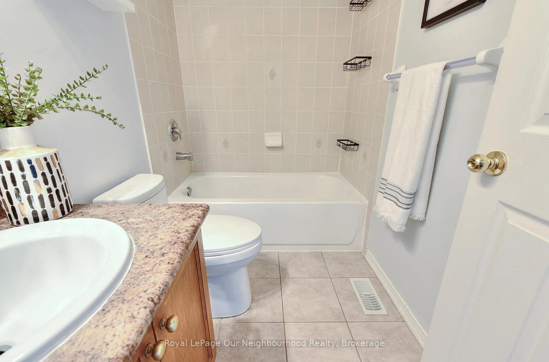 Photo 15 of 114 Barnham Street, Ajax, Central East — HOMEH