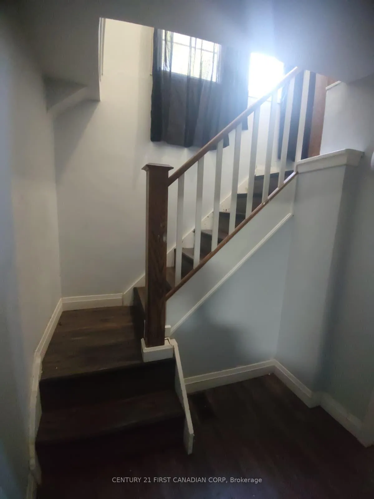 Photo 10 of 759 Curry Street, London, East G — HOMEH
