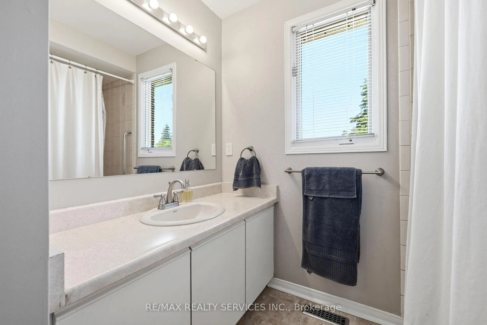 Photo 33 of 57 Brydon Crescent, Brampton, Northwood Park — HOMEH