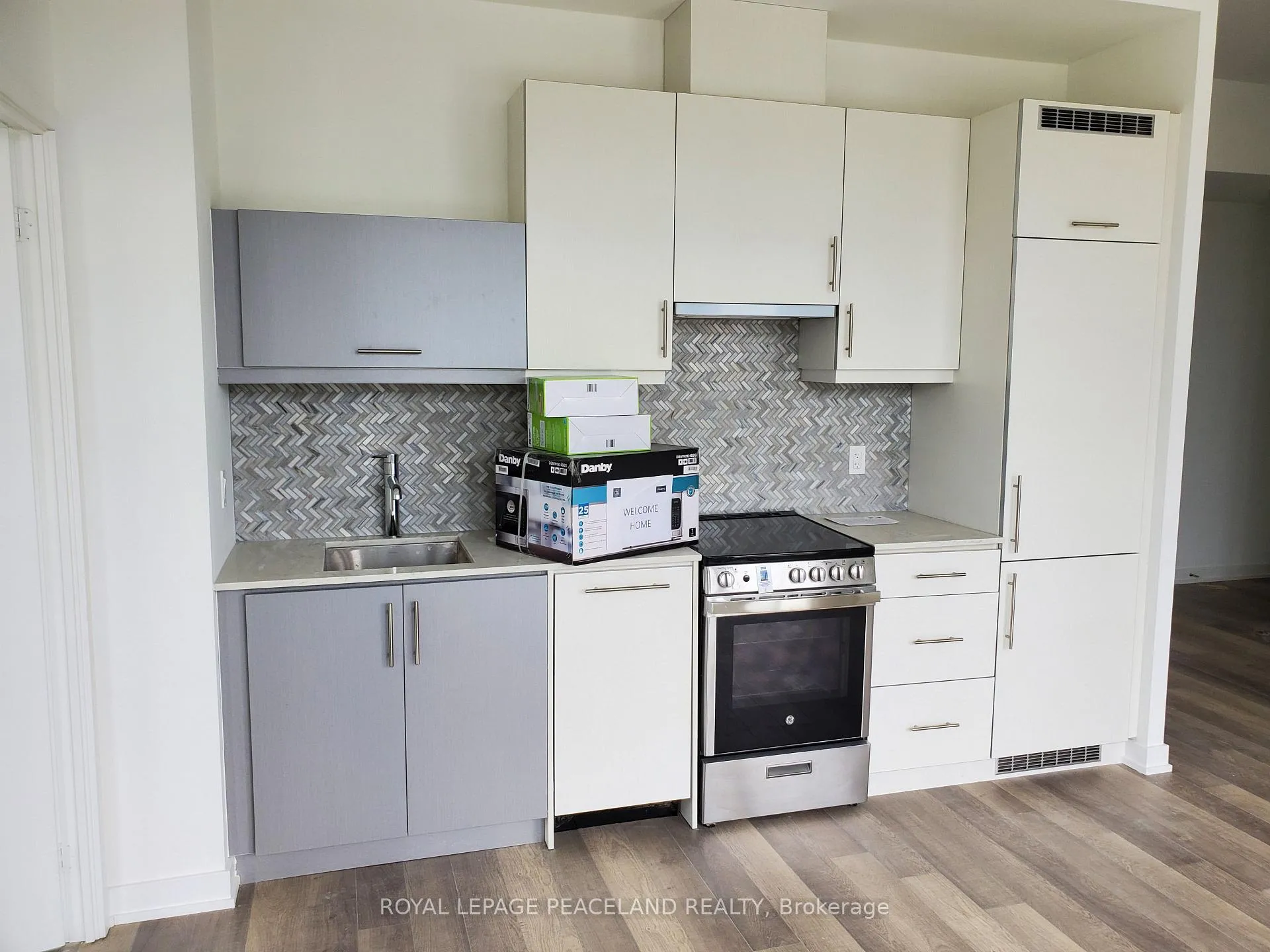 Photo 11 of Unit 901, 181 Huron Street, Toronto, Kensington-Chinatown — HOMEH
