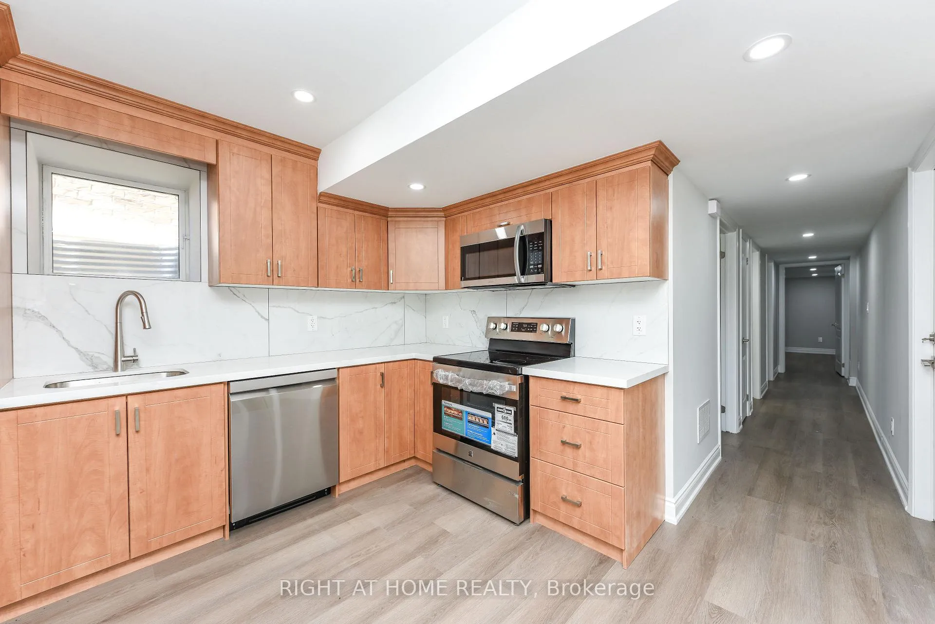 Photo 7 of 82 Elmcrest Drive, Brampton, Credit Valley — HOMEH