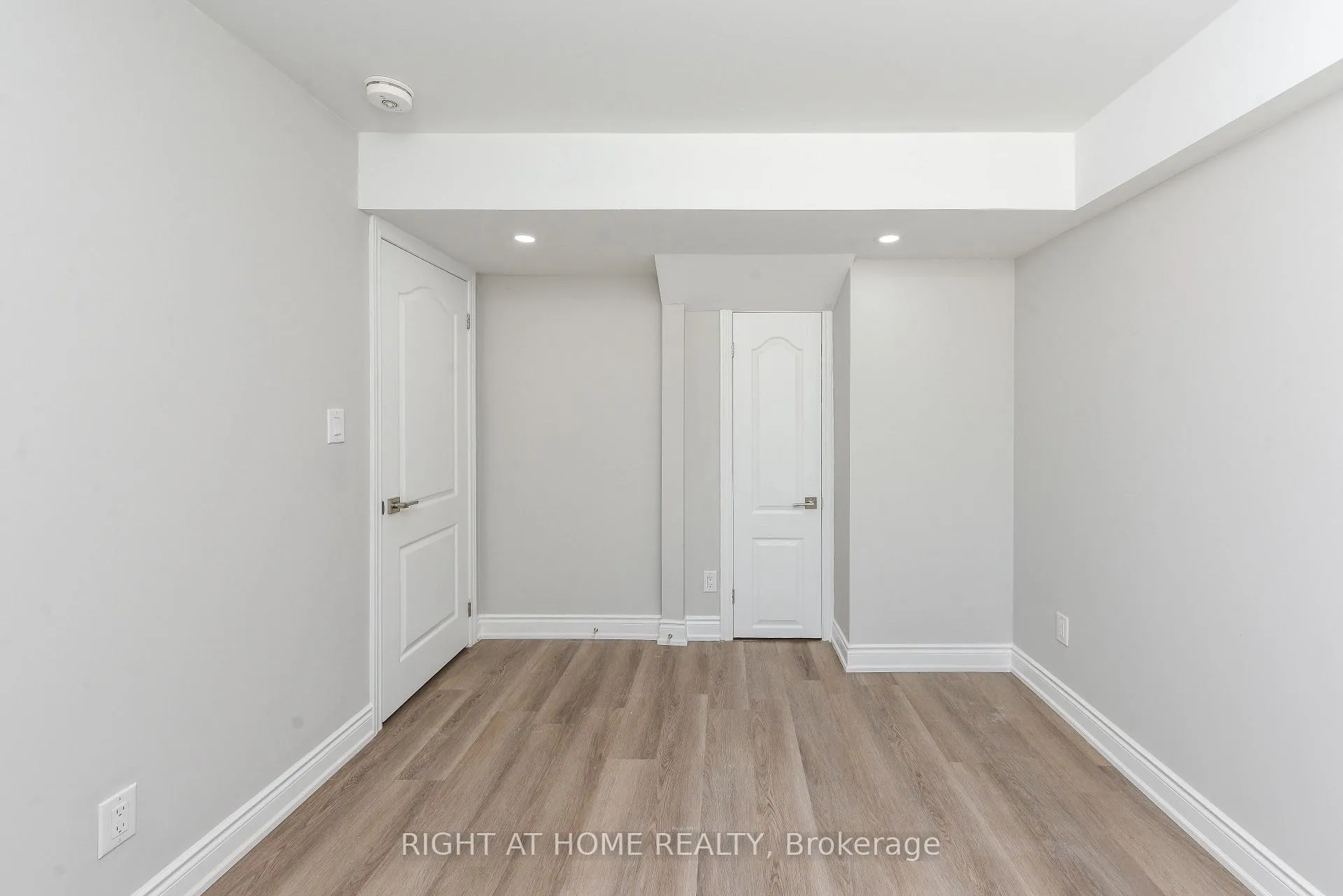 Photo 10 of 82 Elmcrest Drive, Brampton, Credit Valley — HOMEH