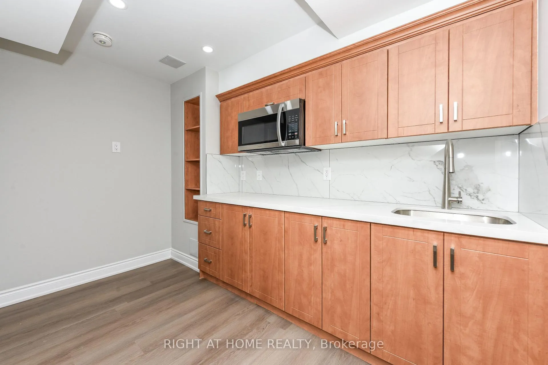 Photo 11 of 82 Elmcrest Drive, Brampton, Credit Valley — HOMEH