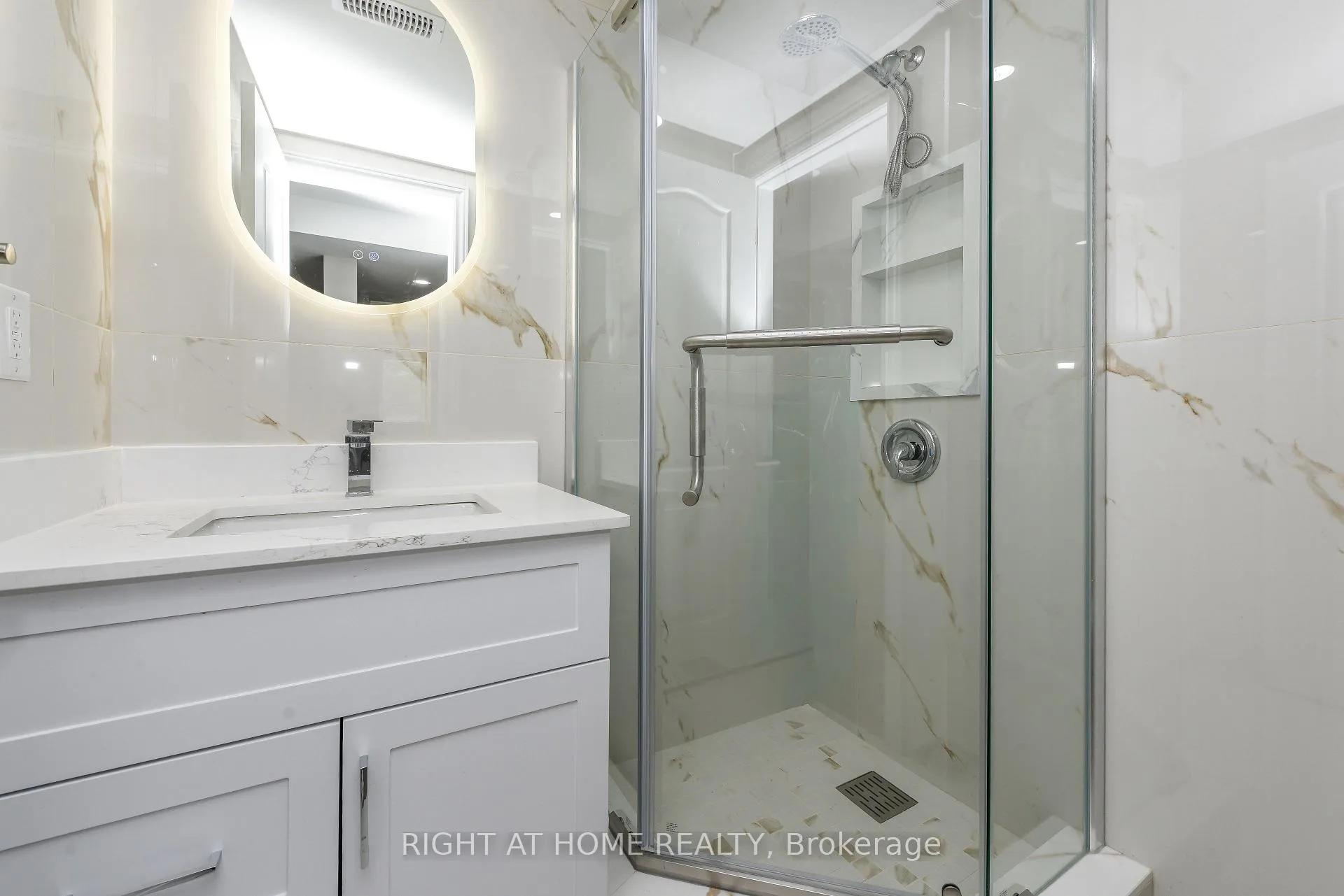 Photo 12 of 82 Elmcrest Drive, Brampton, Credit Valley — HOMEH
