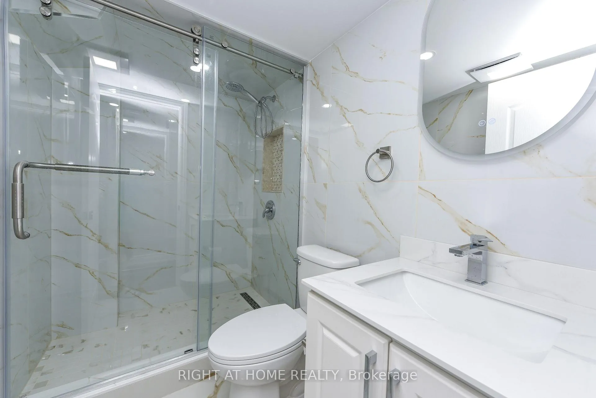 Photo 15 of 82 Elmcrest Drive, Brampton, Credit Valley — HOMEH