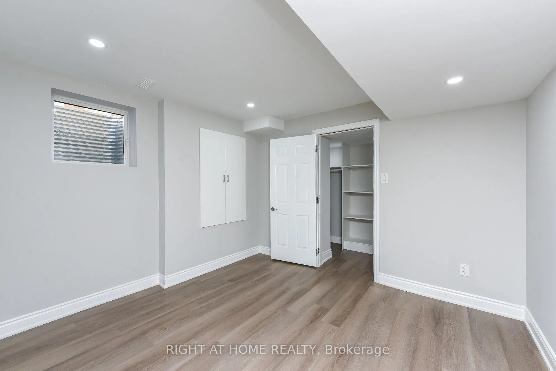 Photo 18 of 82 Elmcrest Drive, Brampton, Credit Valley — HOMEH
