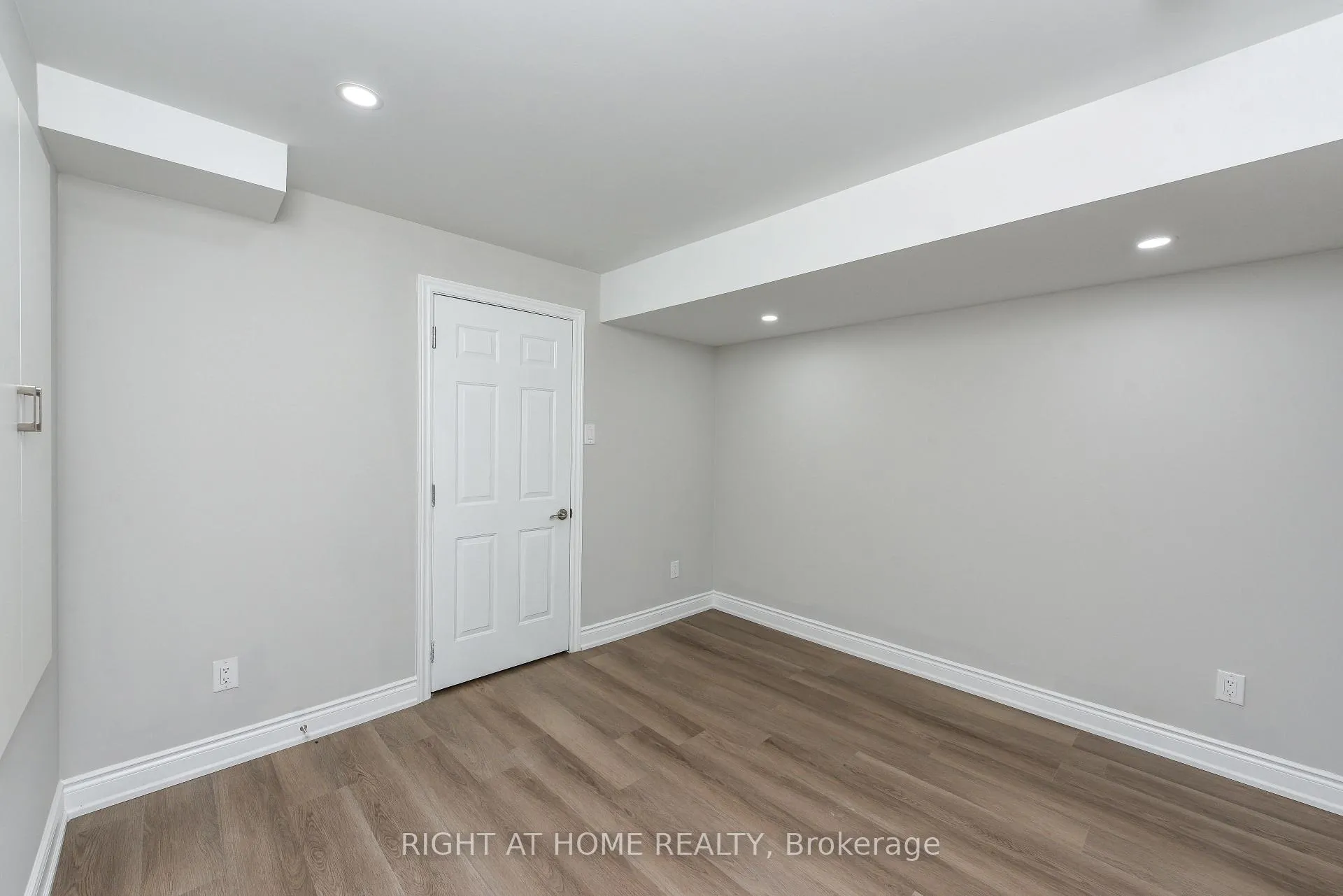 Photo 20 of 82 Elmcrest Drive, Brampton, Credit Valley — HOMEH