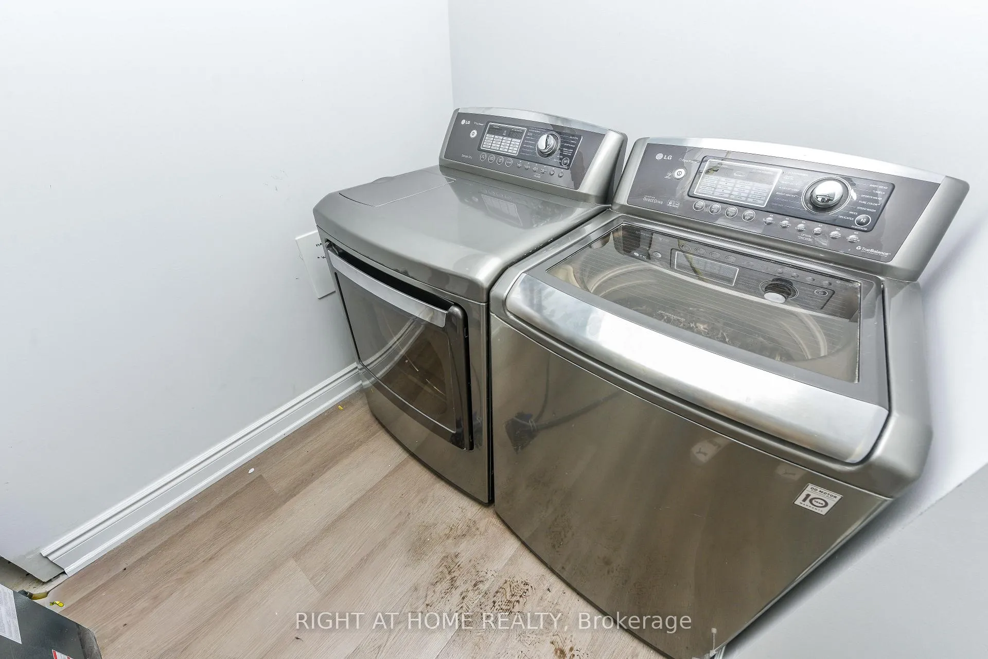 Photo 22 of 82 Elmcrest Drive, Brampton, Credit Valley — HOMEH