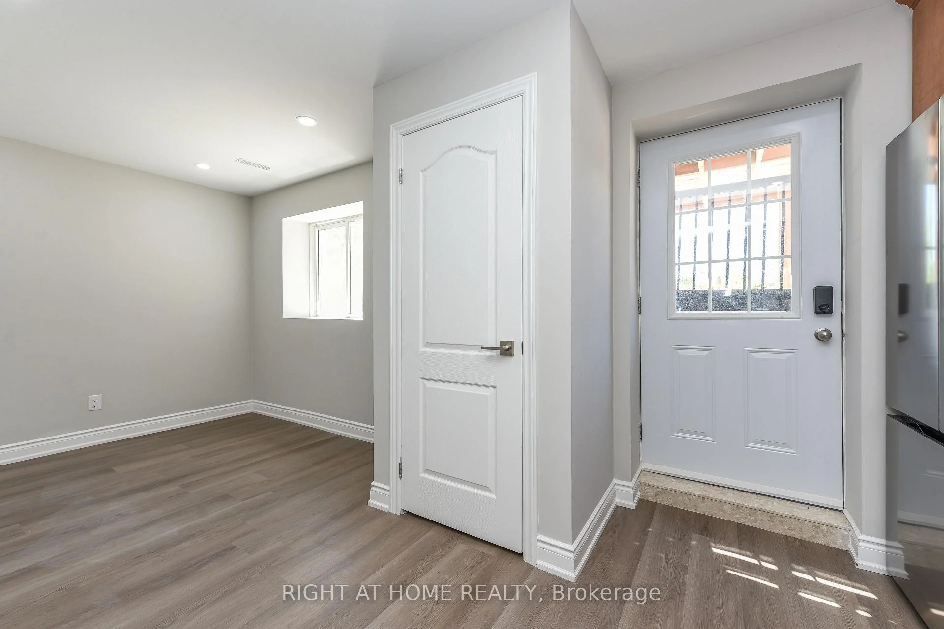 Photo 26 of 82 Elmcrest Drive, Brampton, Credit Valley — HOMEH