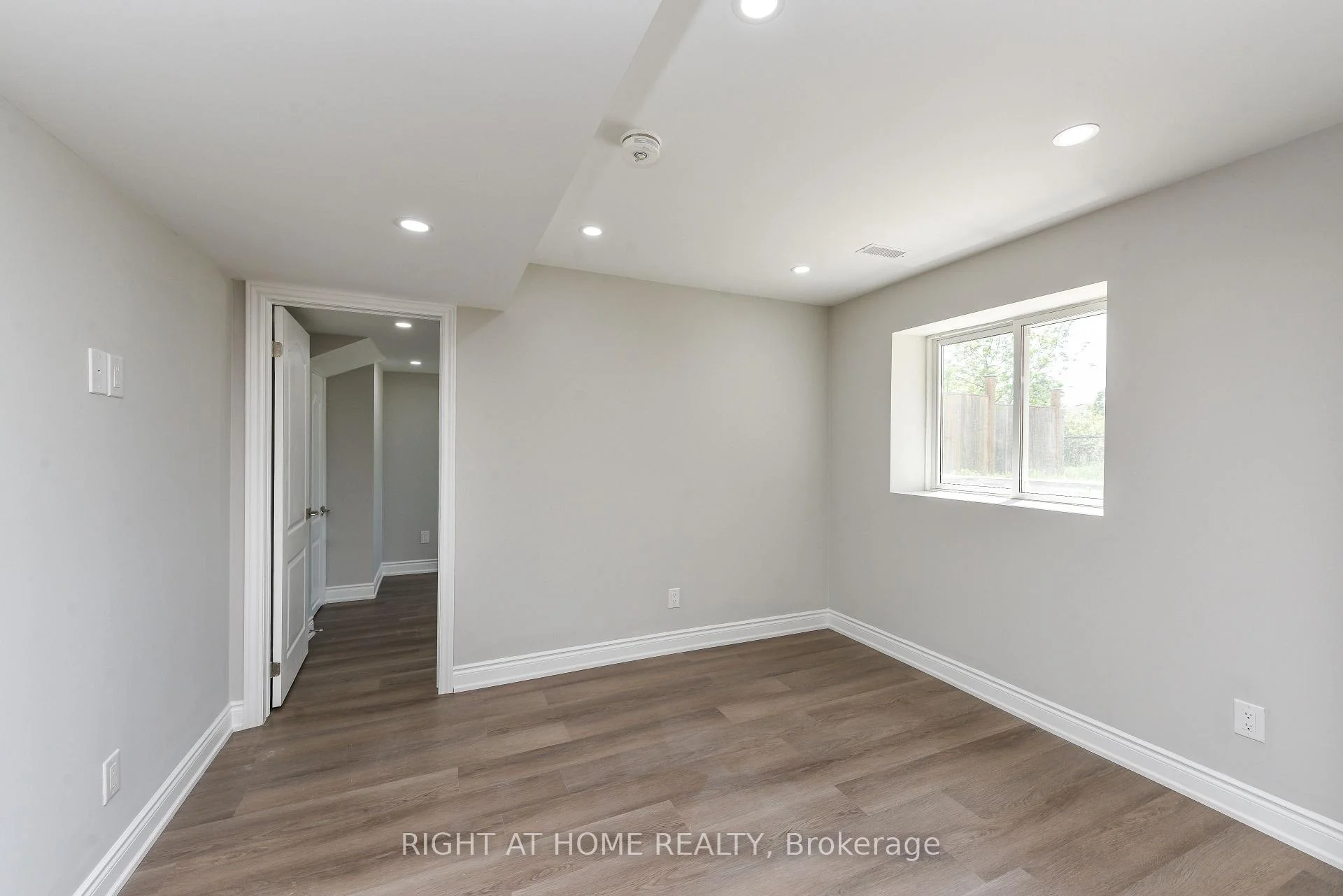 Photo 28 of 82 Elmcrest Drive, Brampton, Credit Valley — HOMEH