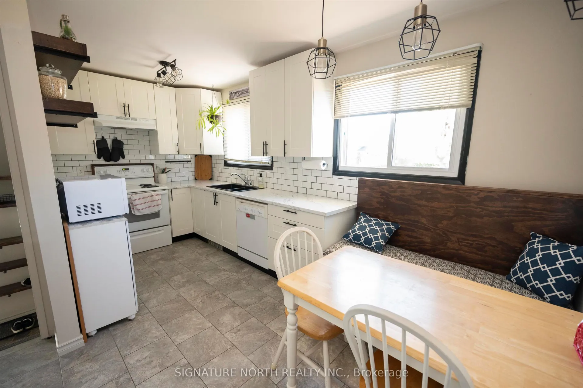 Photo 9 of 296 Sequoia Drive, Thunder Bay, Forest Park — HOMEH
