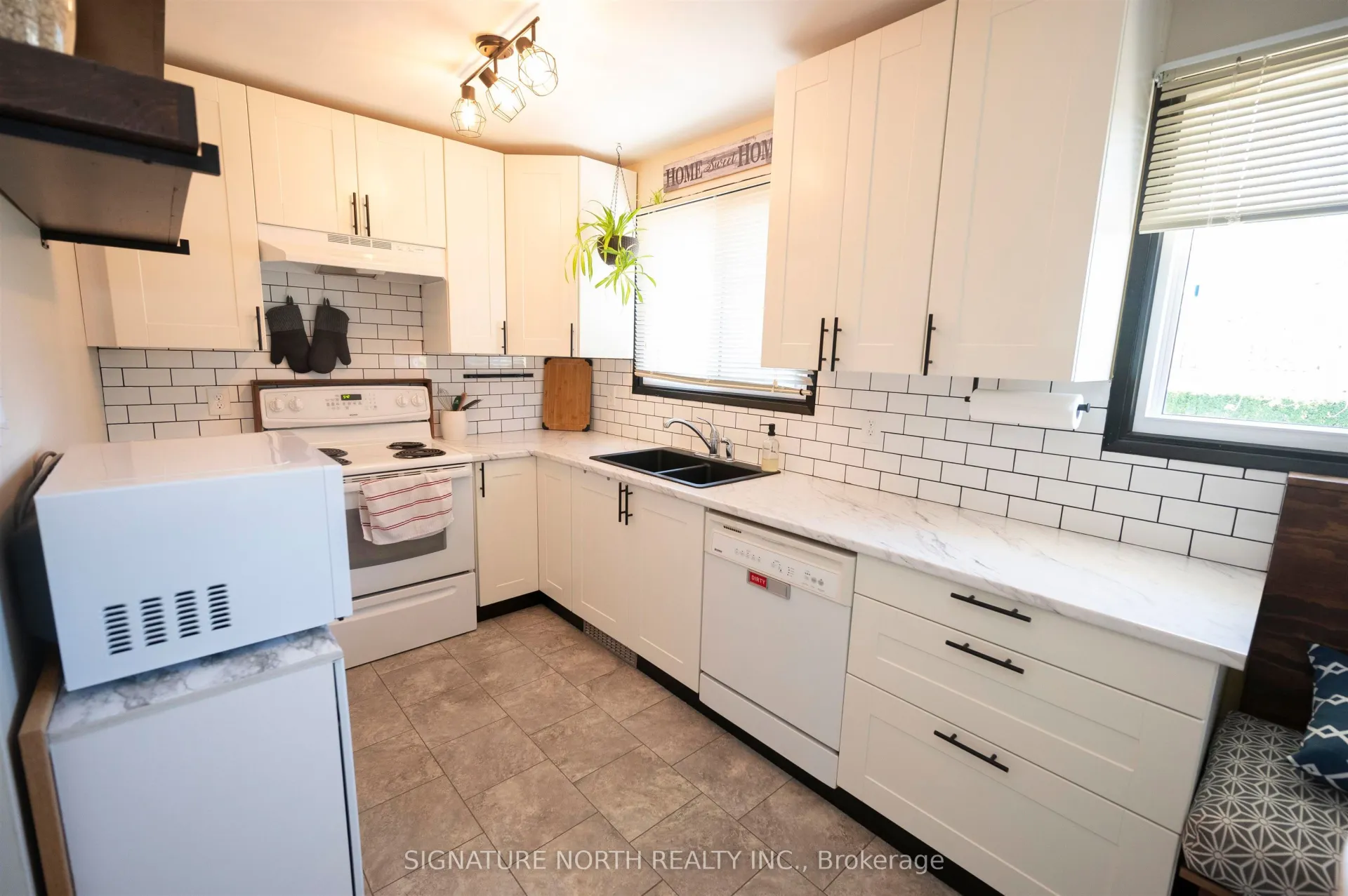Photo 10 of 296 Sequoia Drive, Thunder Bay, Forest Park — HOMEH