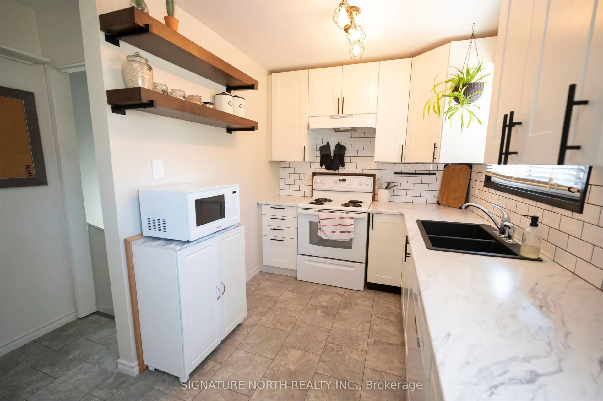Photo 11 of 296 Sequoia Drive, Thunder Bay, Forest Park — HOMEH