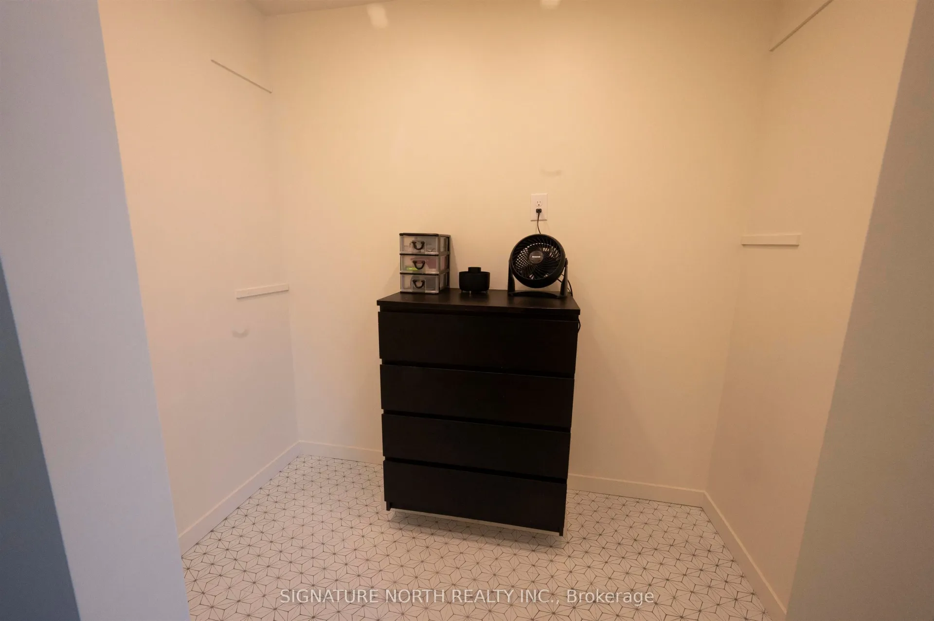 Photo 17 of 296 Sequoia Drive, Thunder Bay, Forest Park — HOMEH