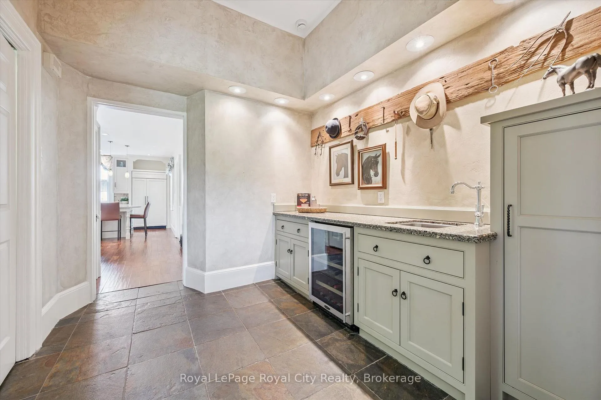 Photo 10 of 551 Campbellville Road, Hamilton, Rural Flamborough — HOMEH