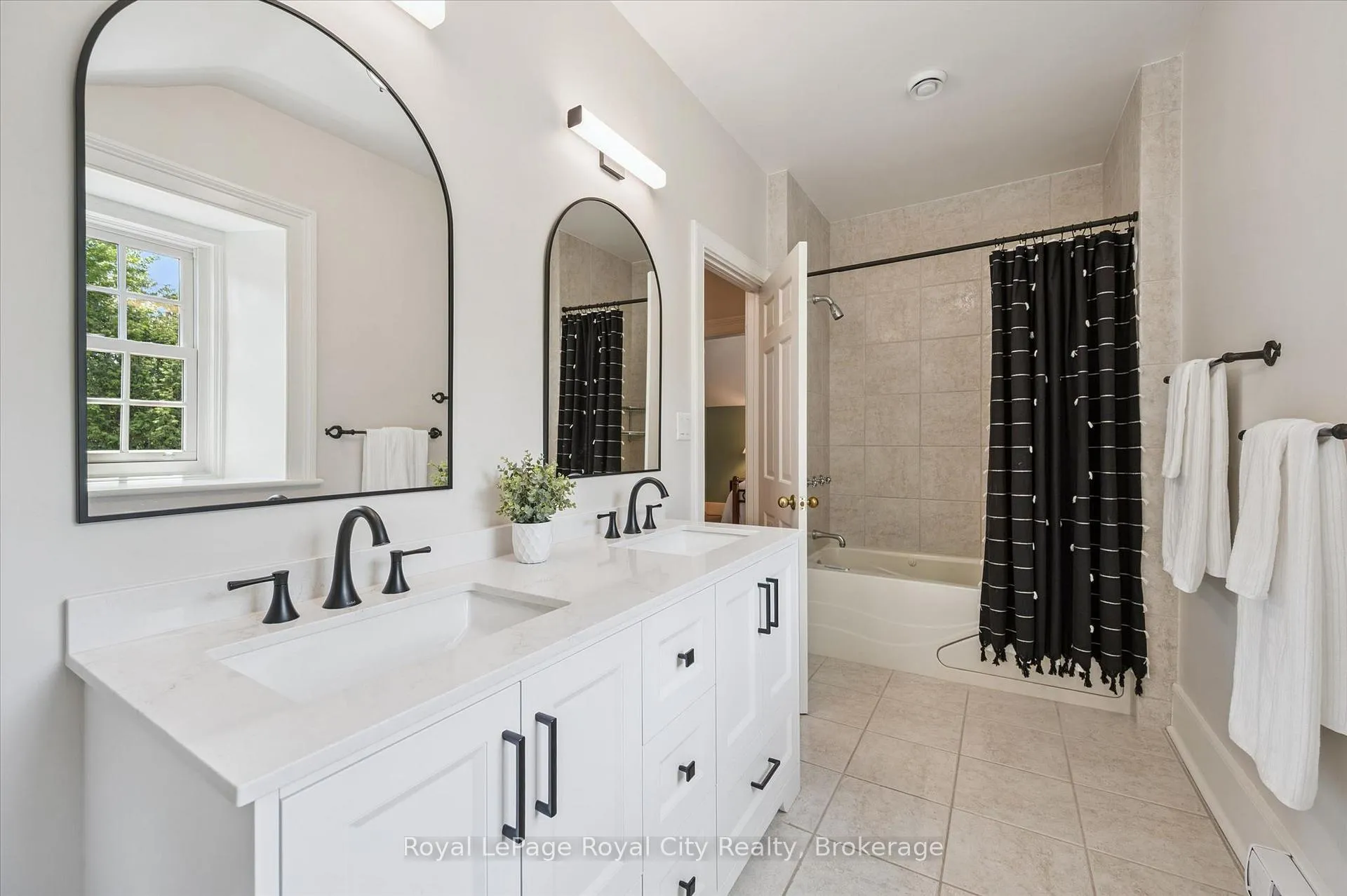 Photo 23 of 551 Campbellville Road, Hamilton, Rural Flamborough — HOMEH