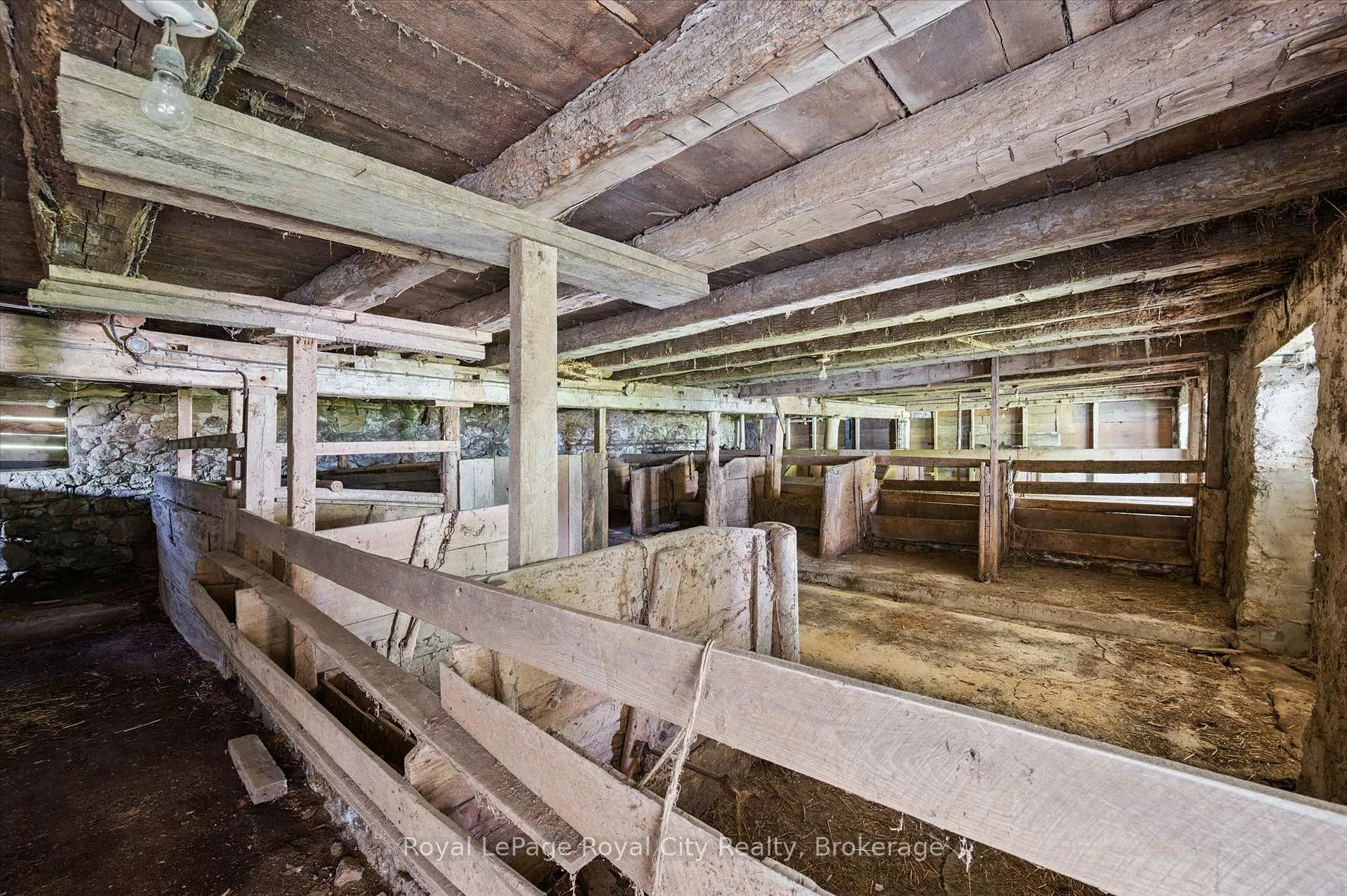 Photo 32 of 551 Campbellville Road, Hamilton, Rural Flamborough — HOMEH