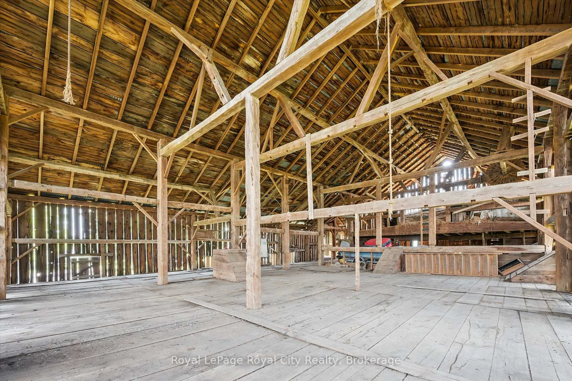 Photo 33 of 551 Campbellville Road, Hamilton, Rural Flamborough — HOMEH