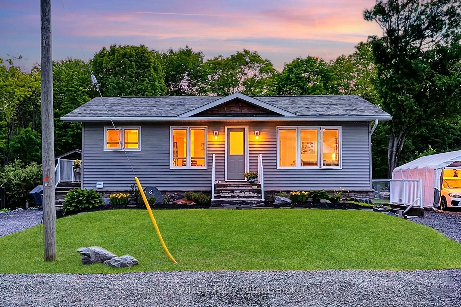Photo 2 of 6 Lawrence Street, Parry Sound — HOMEH