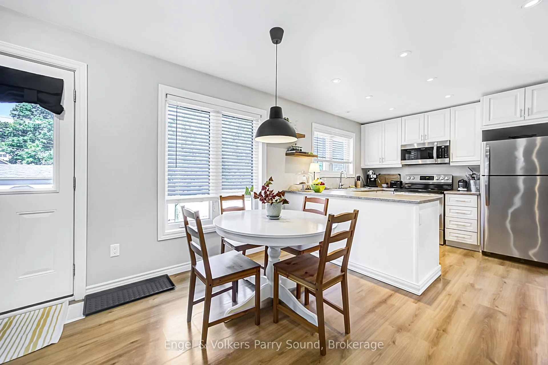 Photo 10 of 6 Lawrence Street, Parry Sound — HOMEH