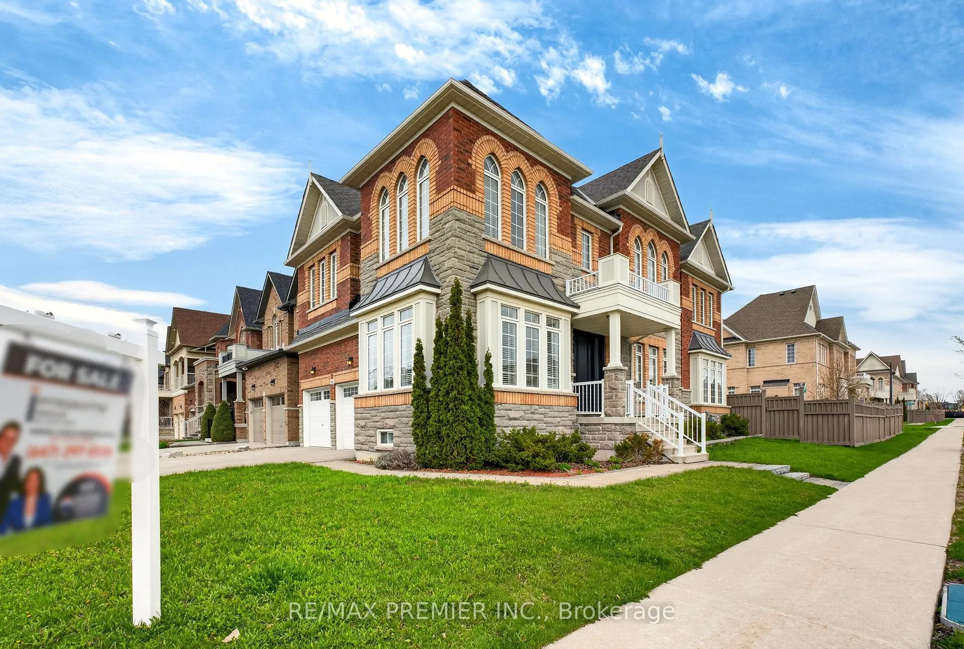 Photo 2 of 66 Red Tree Drive, Vaughan, Kleinburg — HOMEH