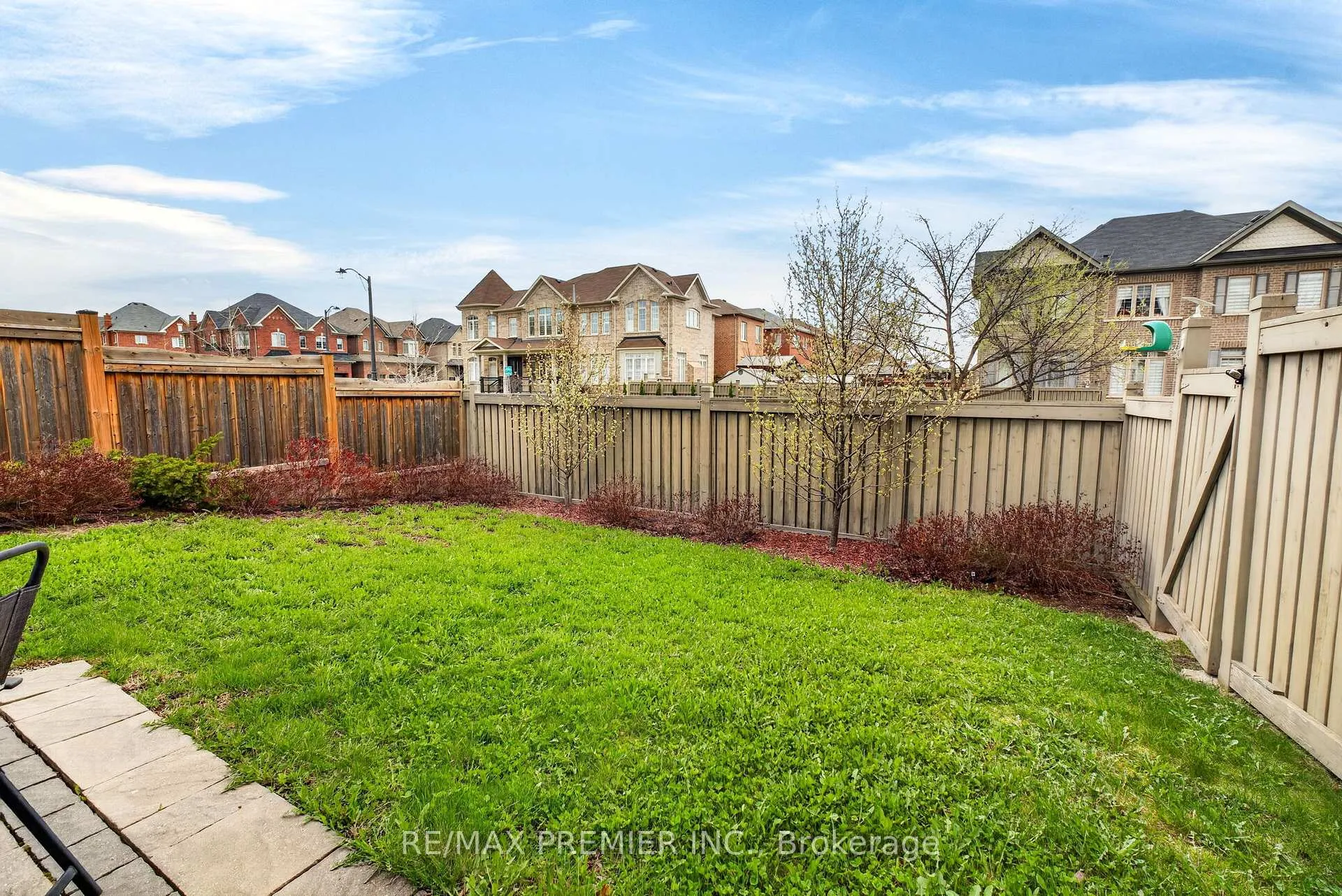 Photo 7 of 66 Red Tree Drive, Vaughan, Kleinburg — HOMEH