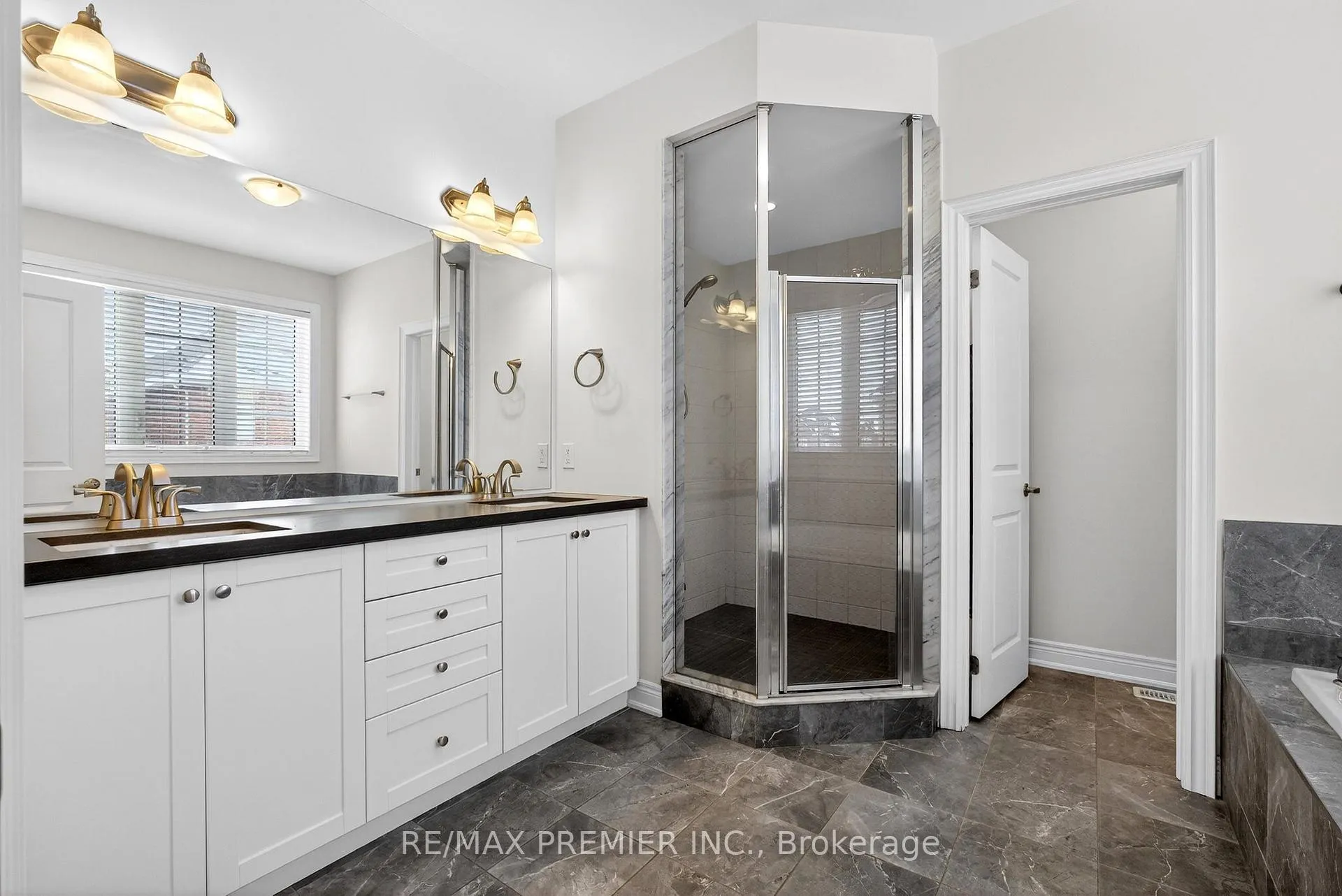 Photo 22 of 66 Red Tree Drive, Vaughan, Kleinburg — HOMEH