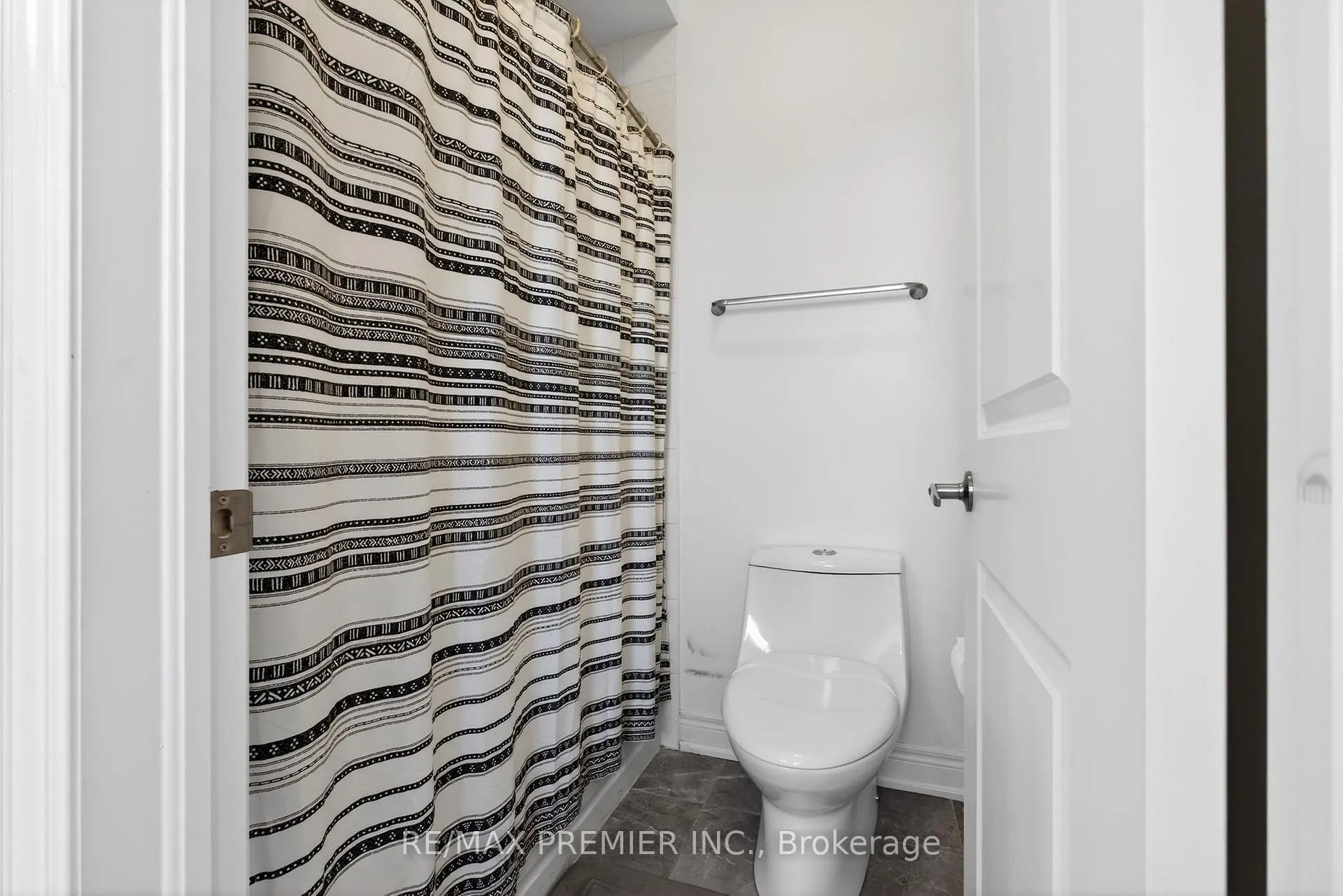 Photo 27 of 66 Red Tree Drive, Vaughan, Kleinburg — HOMEH