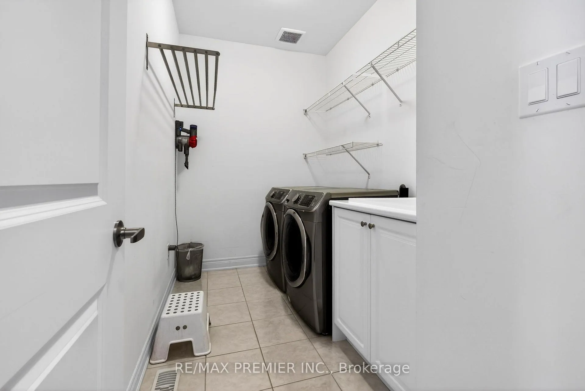 Photo 35 of 66 Red Tree Drive, Vaughan, Kleinburg — HOMEH