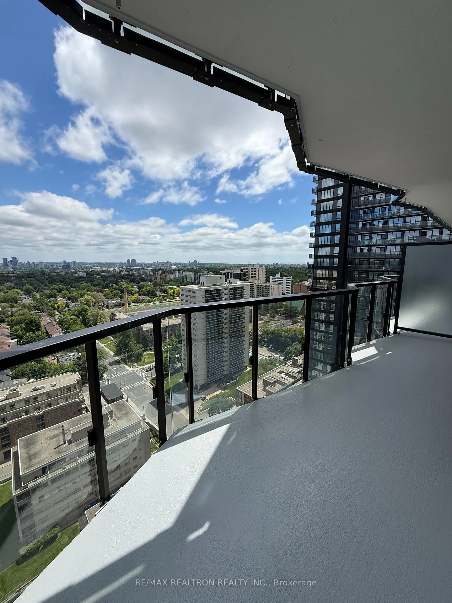 Photo 1 of Unit 2009, 110 Broadway Avenue, Toronto, Mount Pleasant West — HOMEH