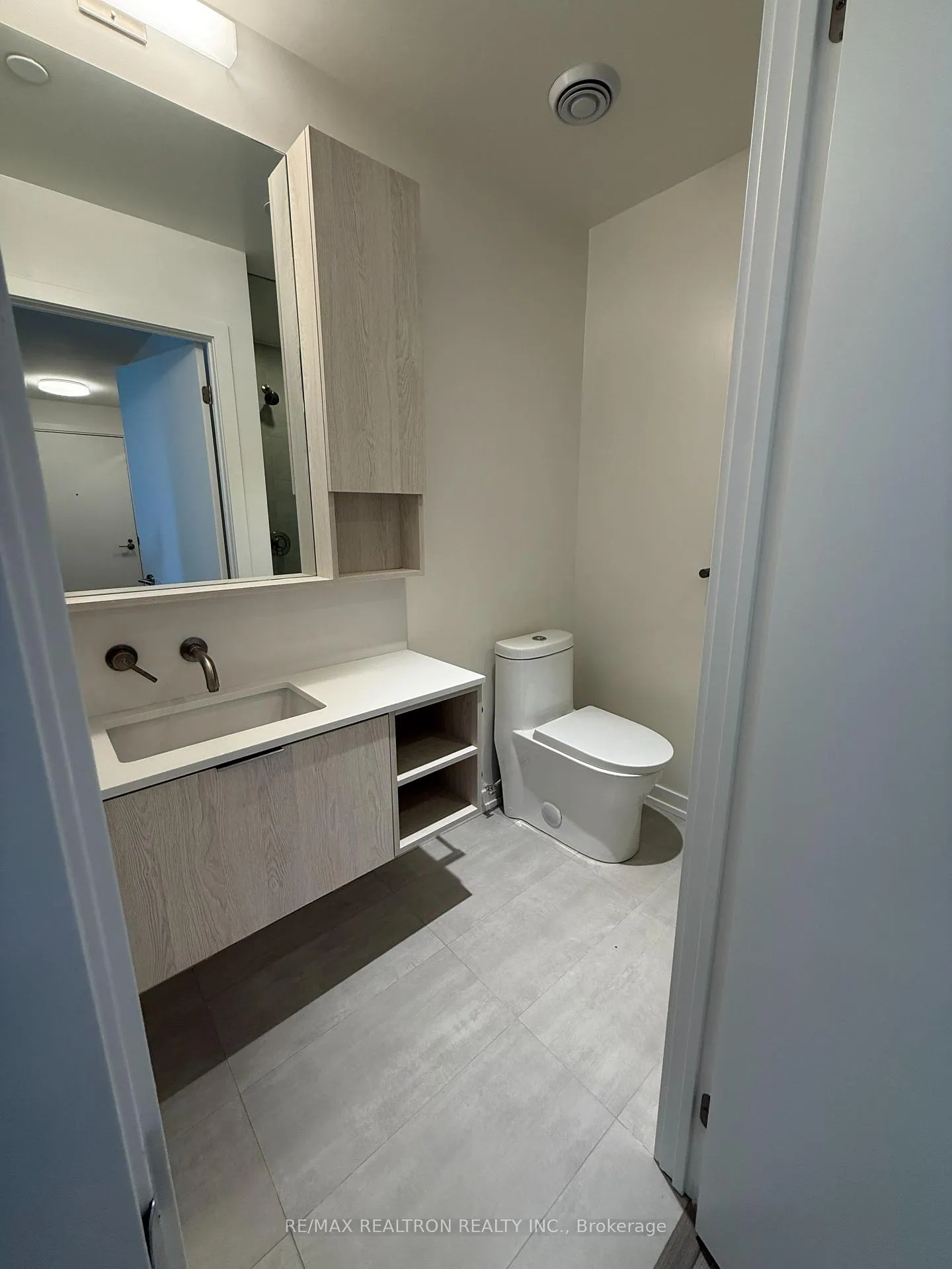 Photo 8 of Unit 2009, 110 Broadway Avenue, Toronto, Mount Pleasant West — HOMEH