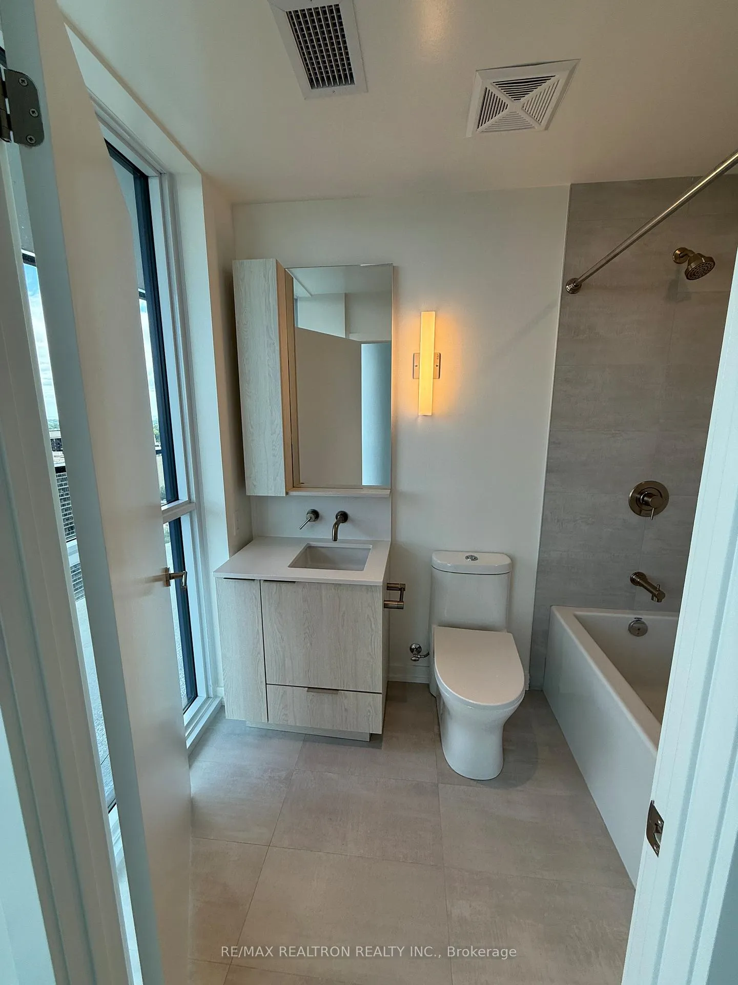 Photo 12 of Unit 2009, 110 Broadway Avenue, Toronto, Mount Pleasant West — HOMEH