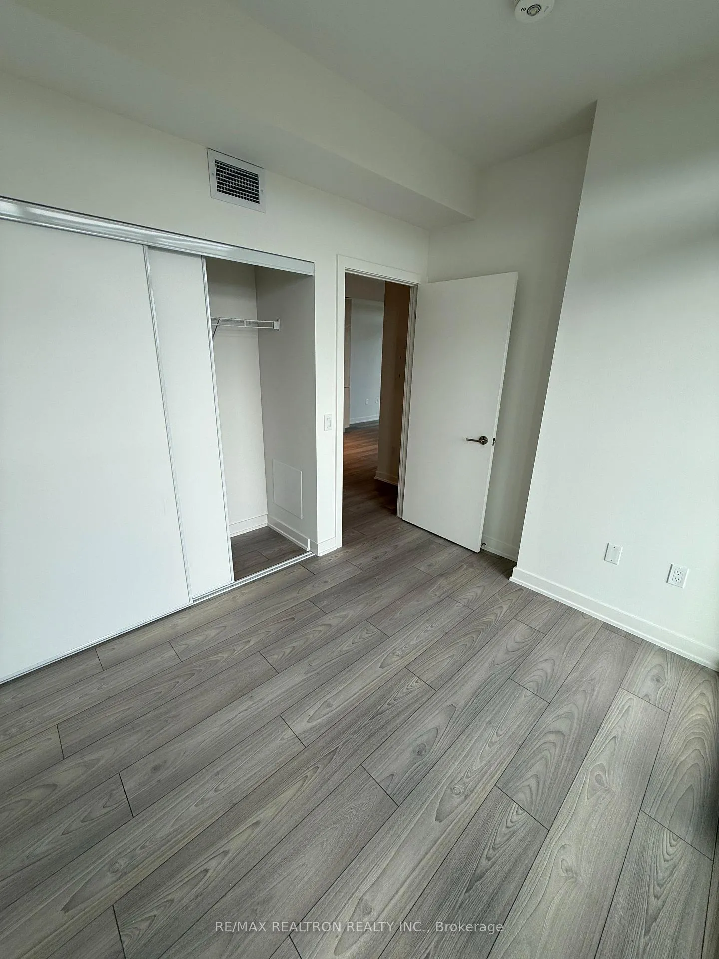 Photo 13 of Unit 2009, 110 Broadway Avenue, Toronto, Mount Pleasant West — HOMEH