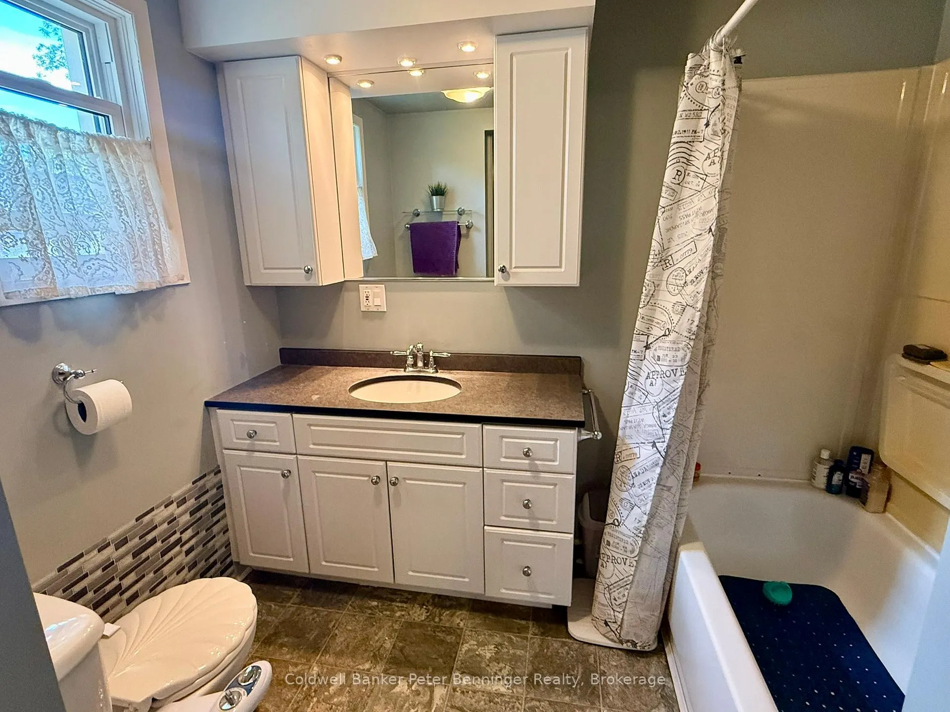 Photo 14 of 612 Colborne Street, Brockton — HOMEH