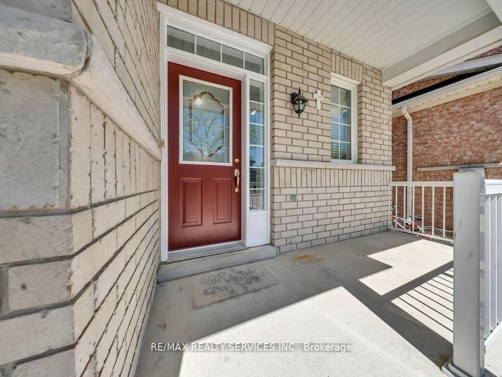 Photo 3 of 15 Lockburn Crescent, Brampton, Fletcher's Meadow — HOMEH