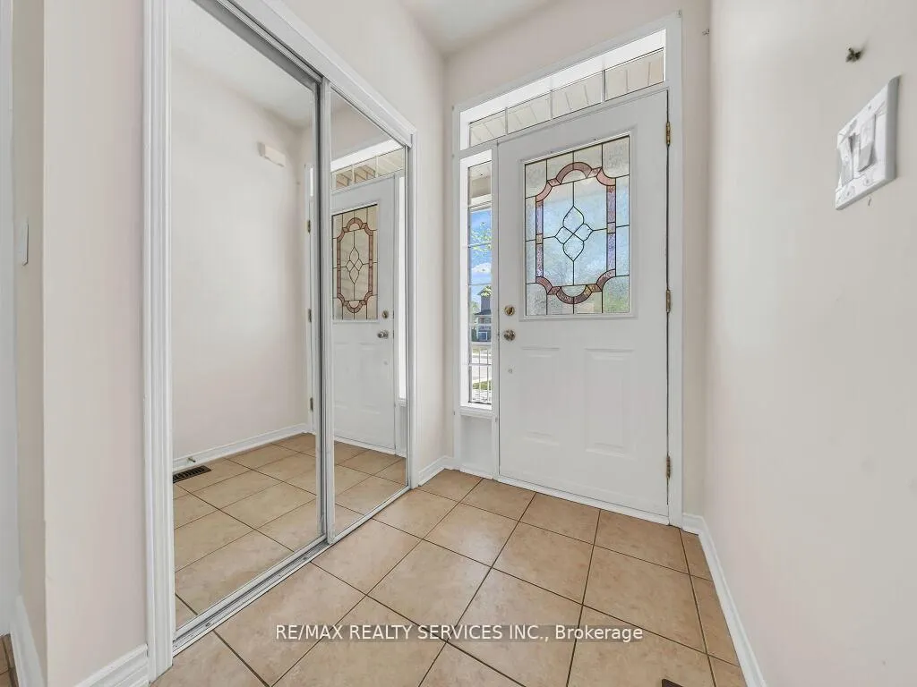 Photo 4 of 15 Lockburn Crescent, Brampton, Fletcher's Meadow — HOMEH