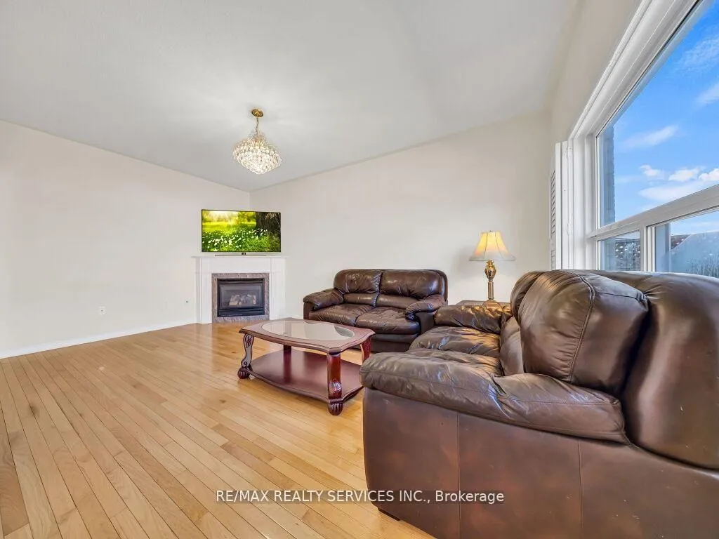 Photo 6 of 15 Lockburn Crescent, Brampton, Fletcher's Meadow — HOMEH