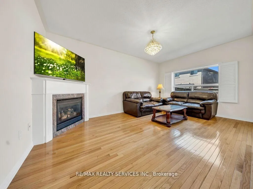 Photo 7 of 15 Lockburn Crescent, Brampton, Fletcher's Meadow — HOMEH