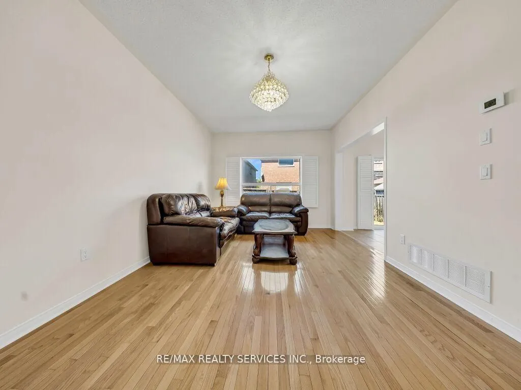 Photo 8 of 15 Lockburn Crescent, Brampton, Fletcher's Meadow — HOMEH