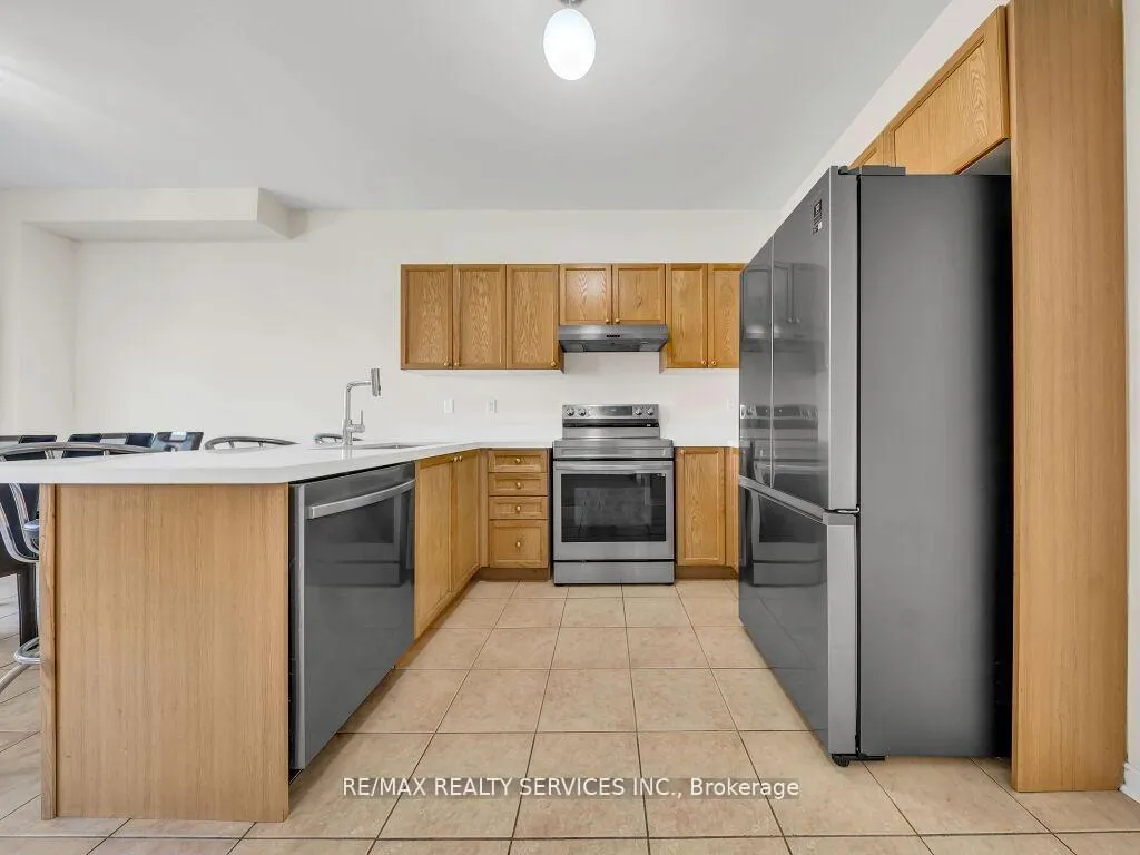 Photo 9 of 15 Lockburn Crescent, Brampton, Fletcher's Meadow — HOMEH