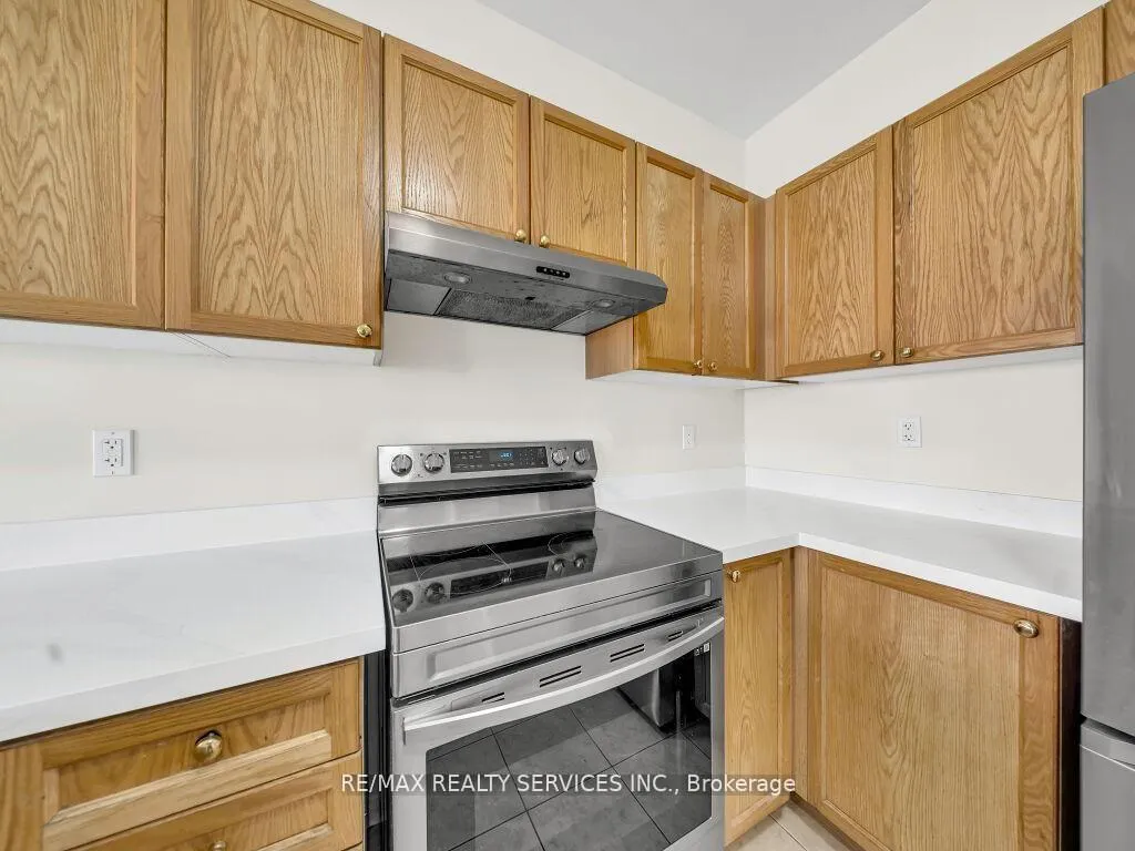 Photo 10 of 15 Lockburn Crescent, Brampton, Fletcher's Meadow — HOMEH