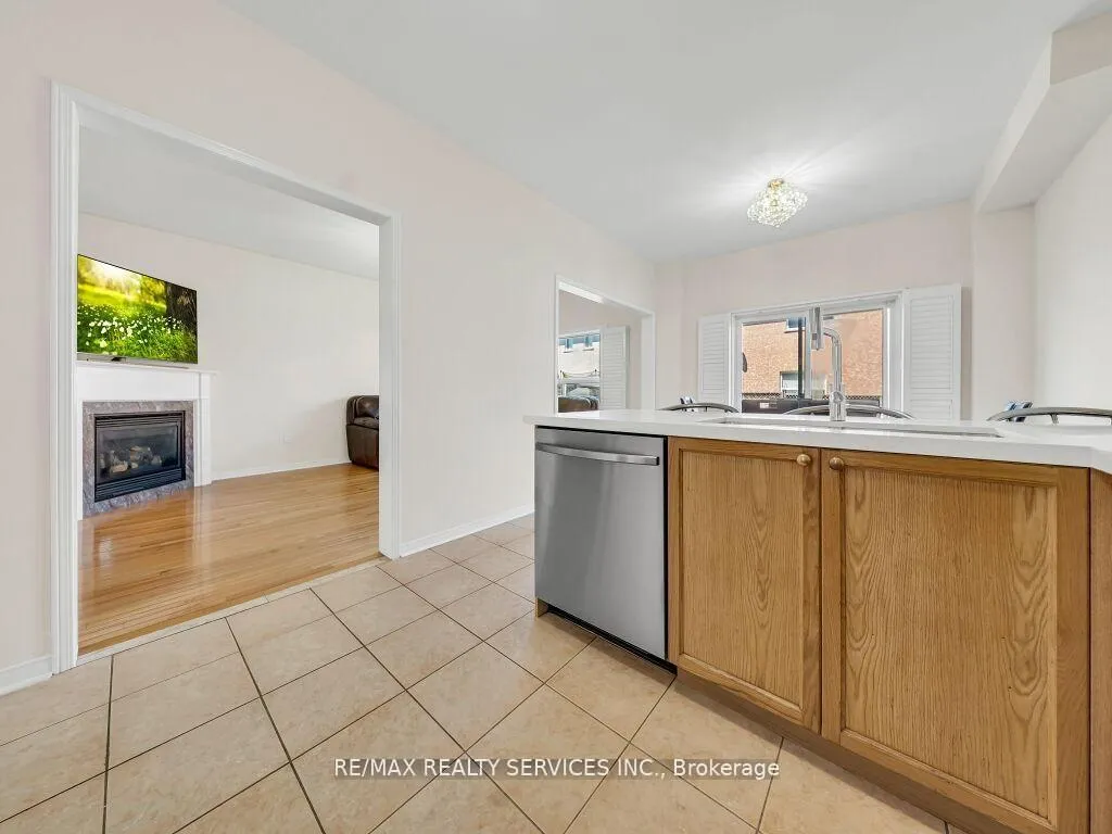 Photo 12 of 15 Lockburn Crescent, Brampton, Fletcher's Meadow — HOMEH