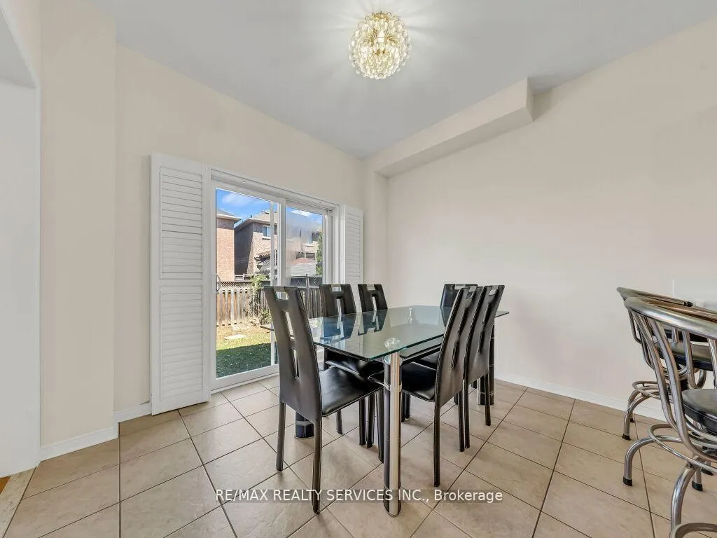 Photo 13 of 15 Lockburn Crescent, Brampton, Fletcher's Meadow — HOMEH