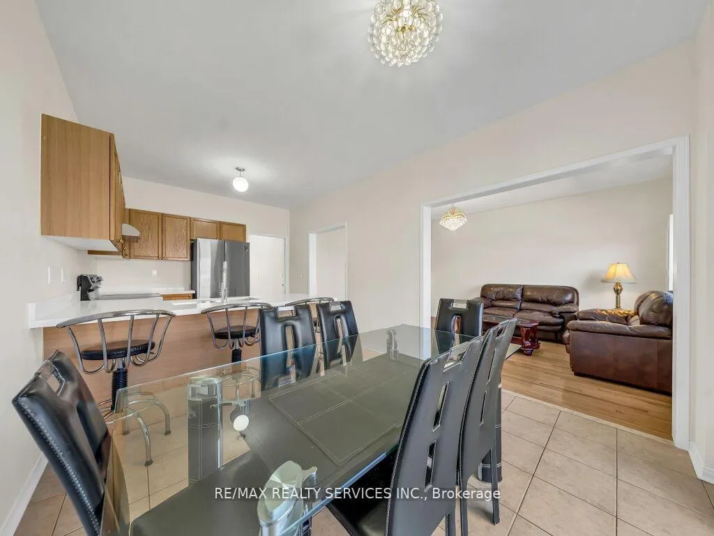Photo 14 of 15 Lockburn Crescent, Brampton, Fletcher's Meadow — HOMEH